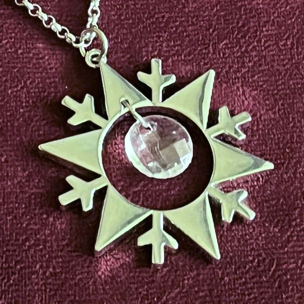 Adorable Holiday Snowflake necklace